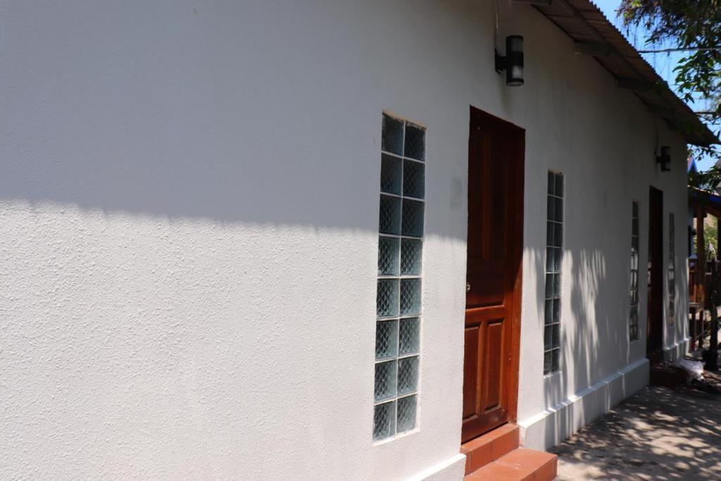 Albergue The Big Easy Koh Rong Samloem Koh Rong Sanloem Exterior foto